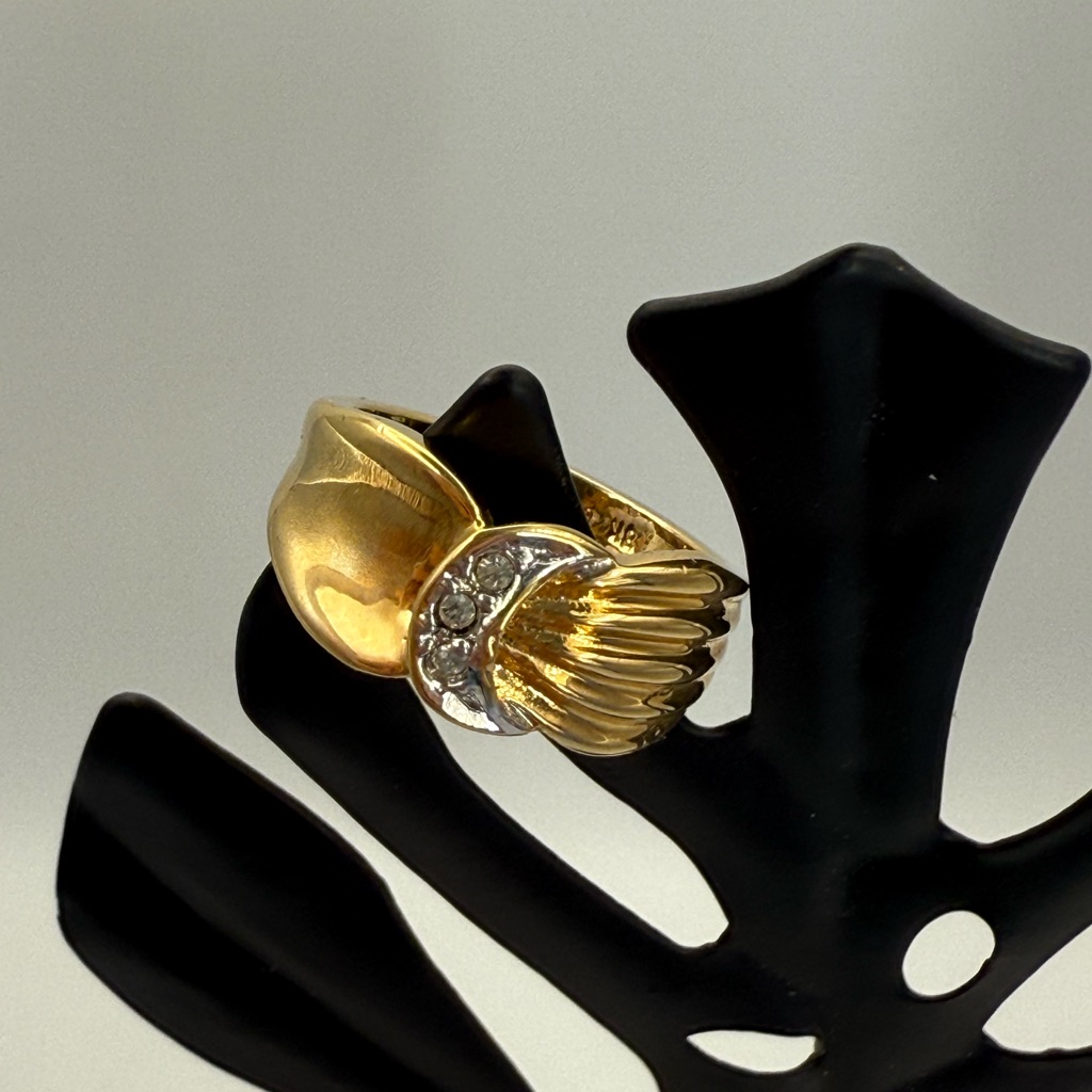 Stunning Vintage 18k Gold Fluted Dome Ring With White Stones